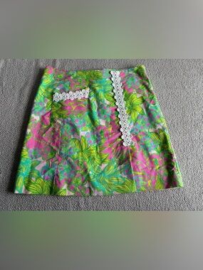 Lilly Pulitzer Originals Floral Tropical Mini Skirt Lace Trim
Women Size 2